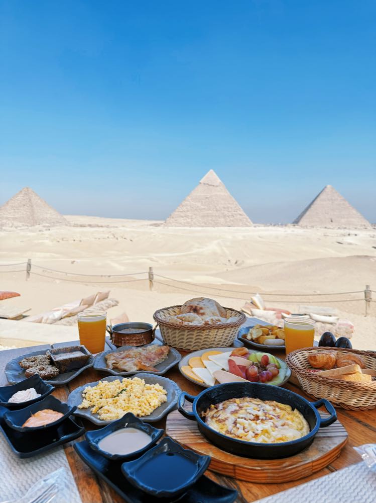 9 Pyramids Lounge