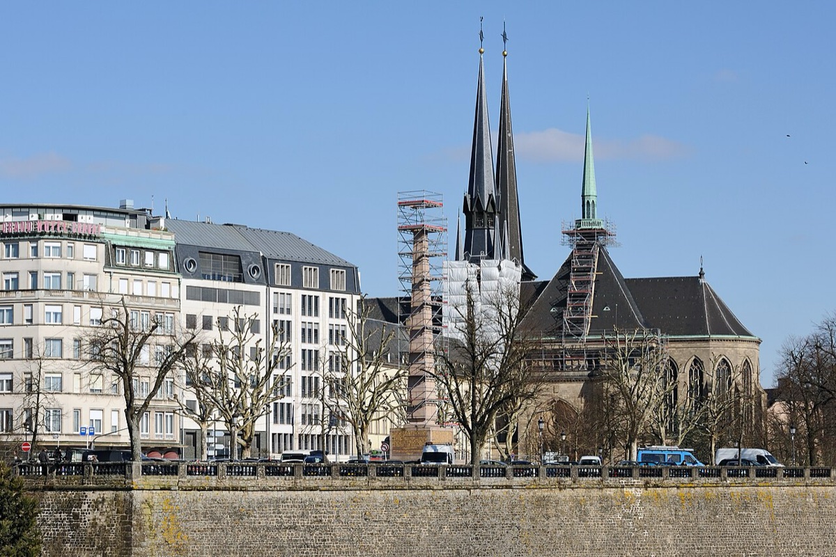 Constitution Square & Gëlle Fra